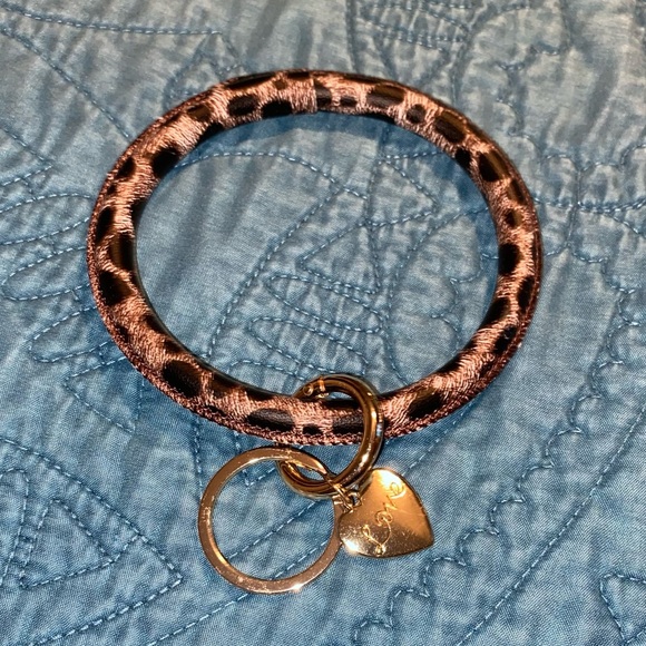 Leopard Bangle Bracelet Keyring - Picture 6 of 12